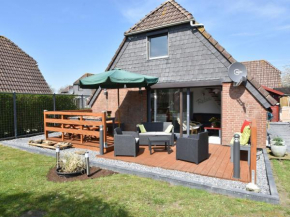 Snug Holiday Home in Herkingen with Jacuzzi in the Garden